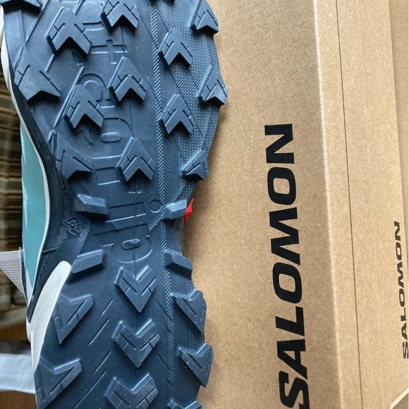 New in box Solomon Trail Runners running shoes.Size 8.5 Beautiful color. - Picture 6 of 7